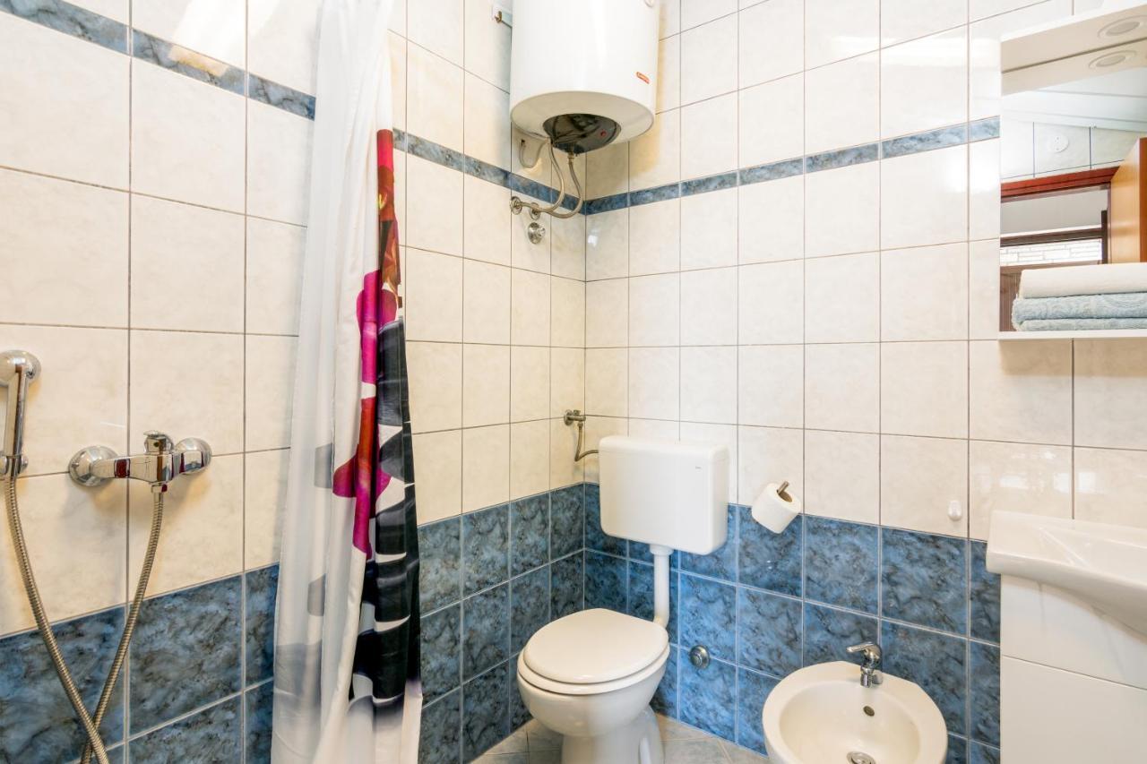 Family Friendly Apartments With A Swimming Pool Valbandon, Fazana - 2201 Stinjan Exterior photo