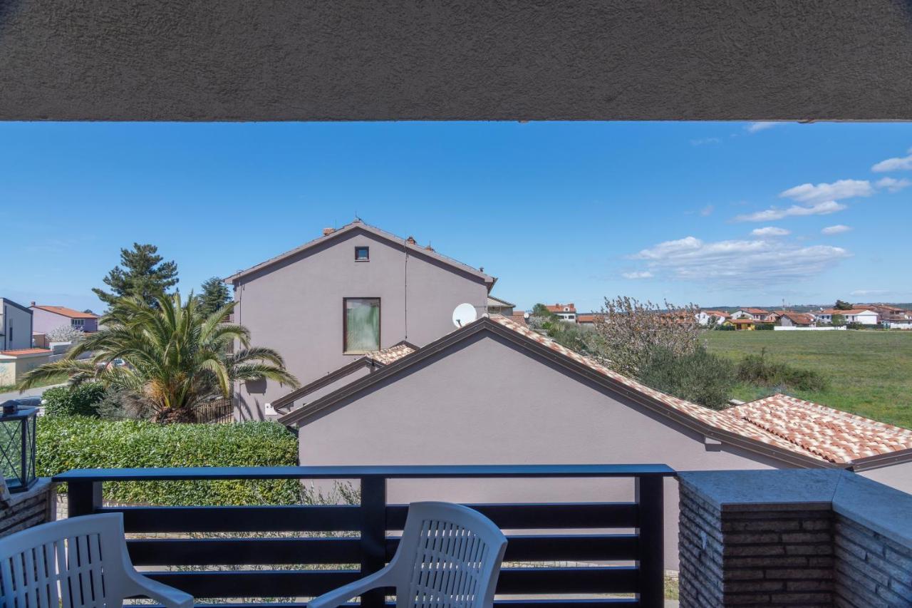 Family Friendly Apartments With A Swimming Pool Valbandon, Fazana - 2201 Stinjan Exterior photo